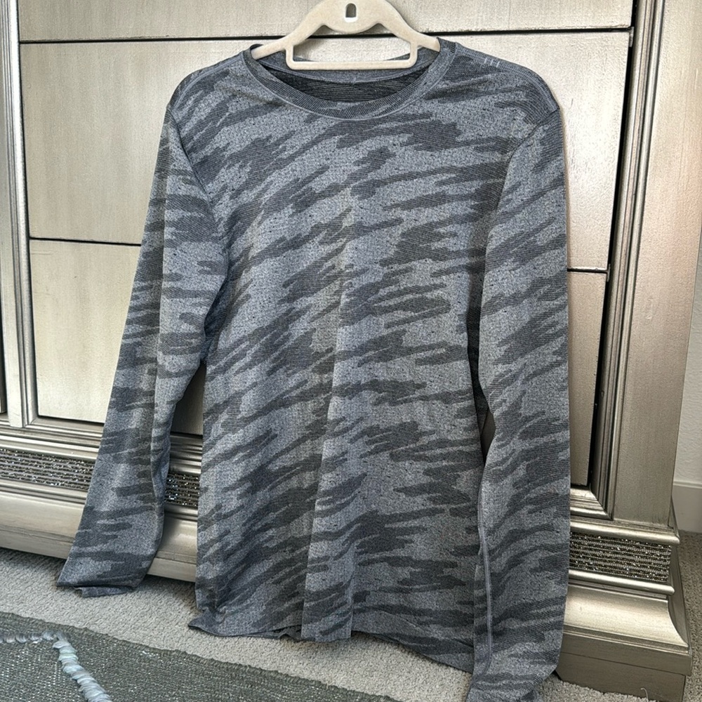 Men's Lululemon Dry sense  Long sleeve  small